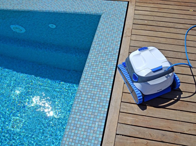 Vergelijking zwembadrobot Dolphin S200 en S300i Smart