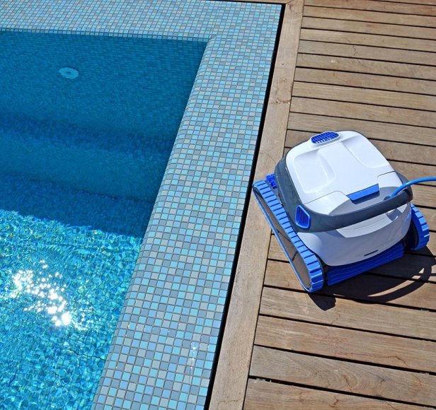 Vergelijking zwembadrobot Dolphin S200 en S300i Smart