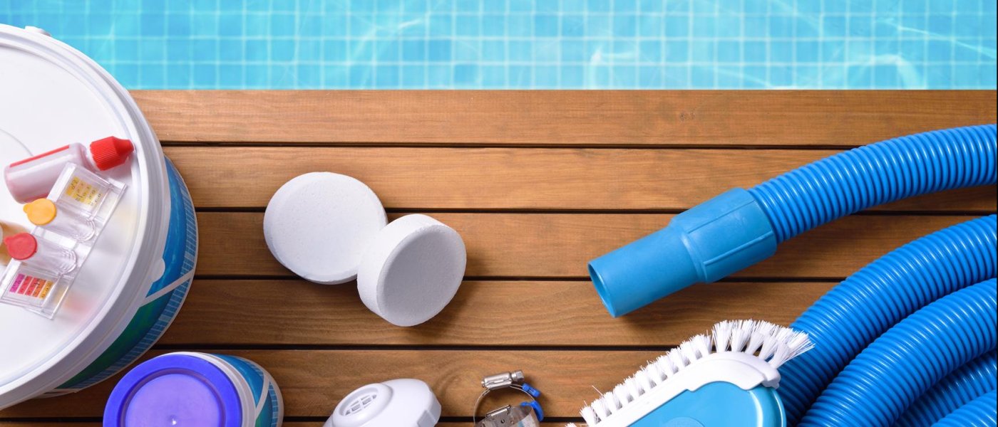 6 noodzakelijke producten voor het onderhoud van je zwembad