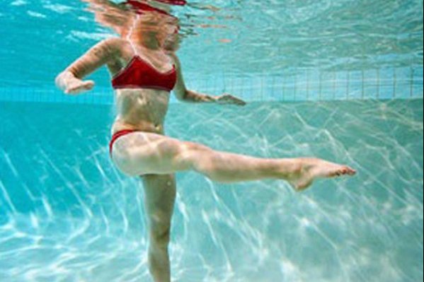 zwemmen Versterkt de spieren