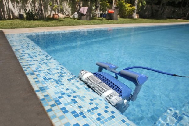 Werking van een Dolphin zwembadrobot
